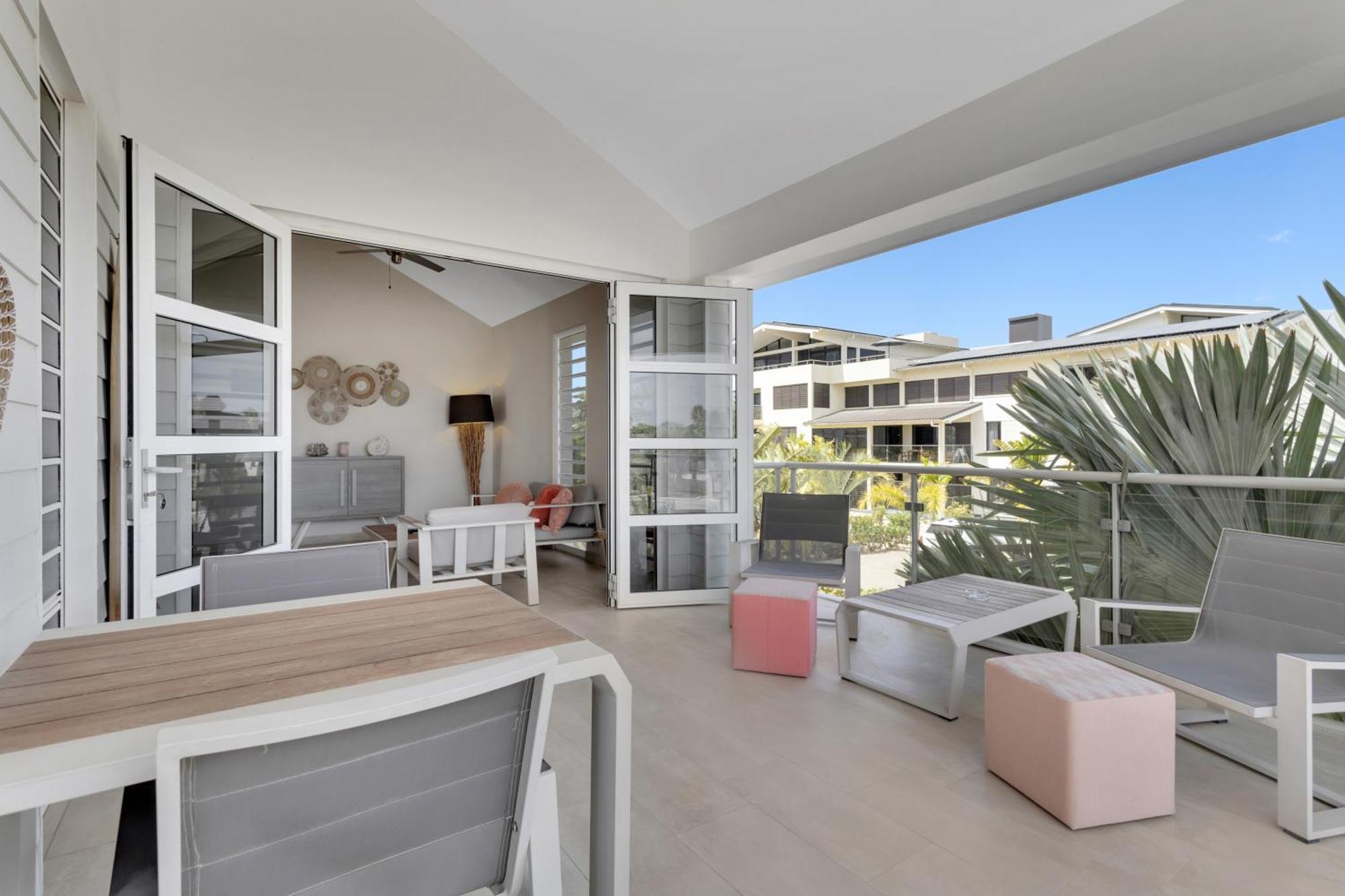 One Bedroom Apartment One King Bed Premium Location,1699119735:JPEG